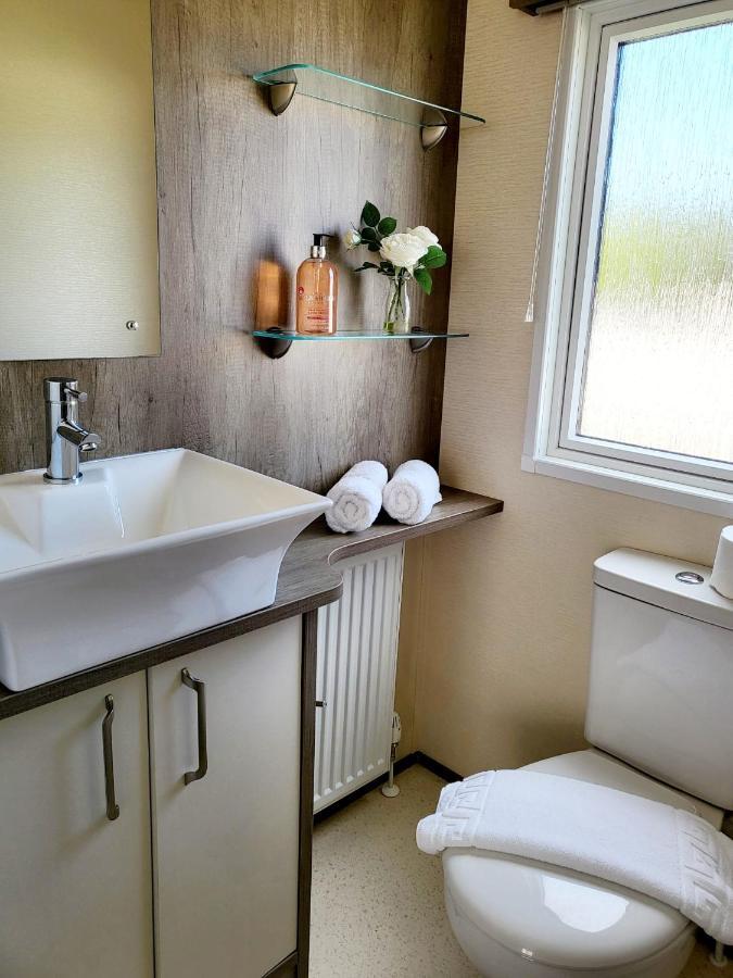 Luxury Woodland Retreat Holiday Home - Shorefield Country Park Downton  Bagian luar foto